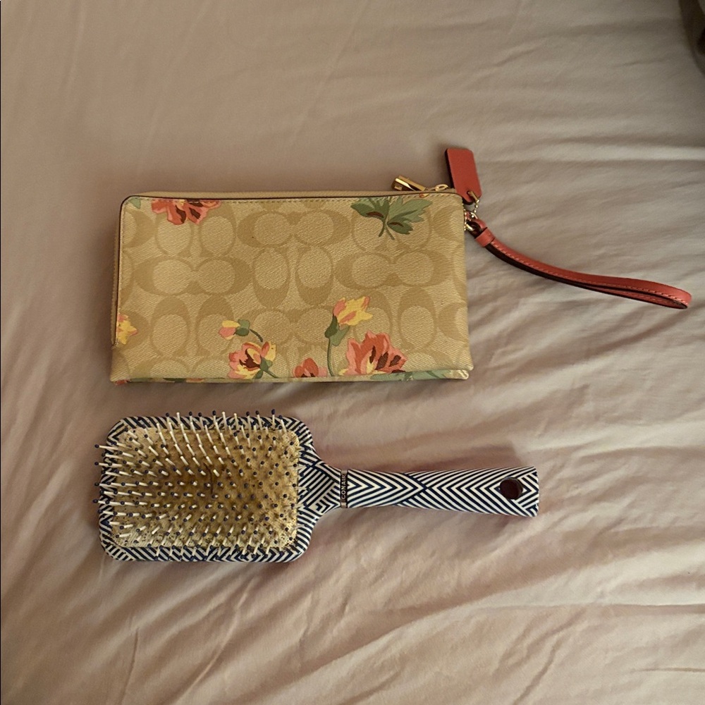 Never used Coach Floral Wristlet in Beige and Coral - Picture 3 of 7
